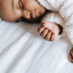 Warum Babys nicht auf dem Bauch schlafen sollten