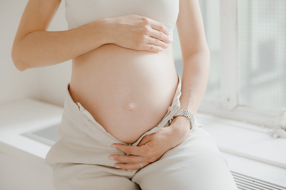  Schwangere mit Bauchstreifen