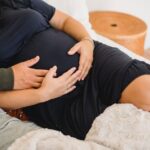 Schwangere mit Bauchstrich