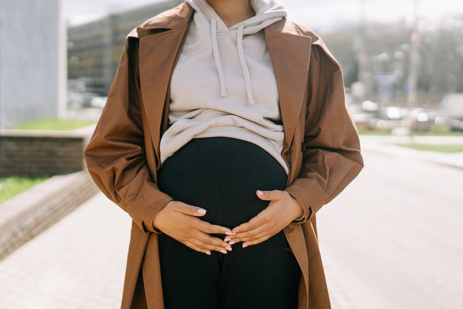 Bauchhärte in der Schwangerschaft erklärt