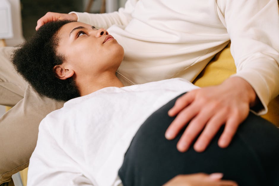  Schwangere Frauen: Wann treten die ersten Veränderungen an Bauch und Brust bei einer Zweit-Schwangerschaft auf?