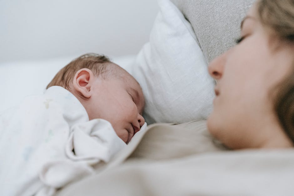 Babys auf dem Bauch drehen, wann ist das möglich?