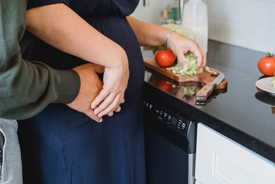  harter Bauch in der Schwangerschaft – Folgen und Risiken