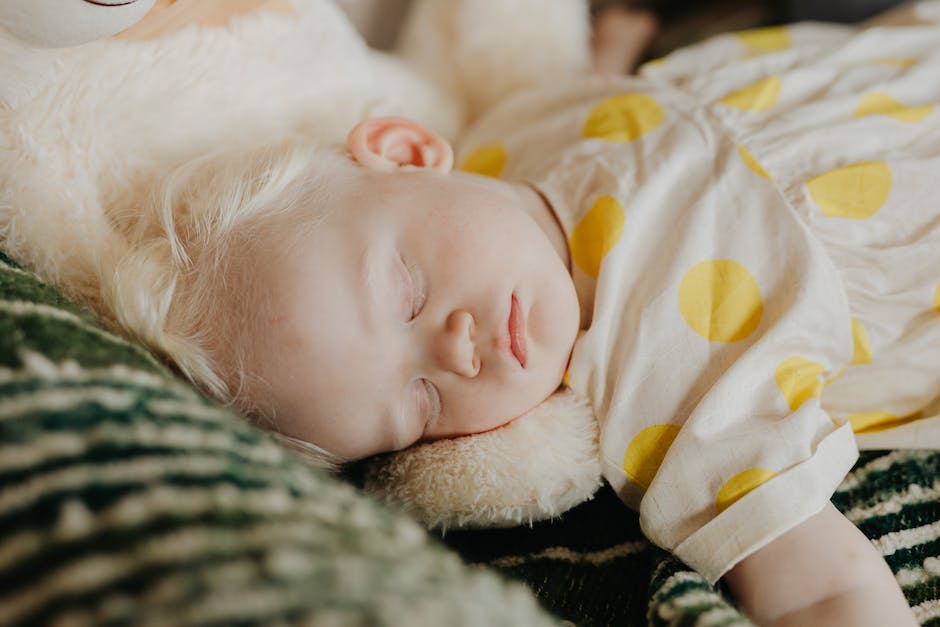  Babys Schlafpositionen: Was tun wenn sich das Baby im Schlaf auf den Bauch dreht?