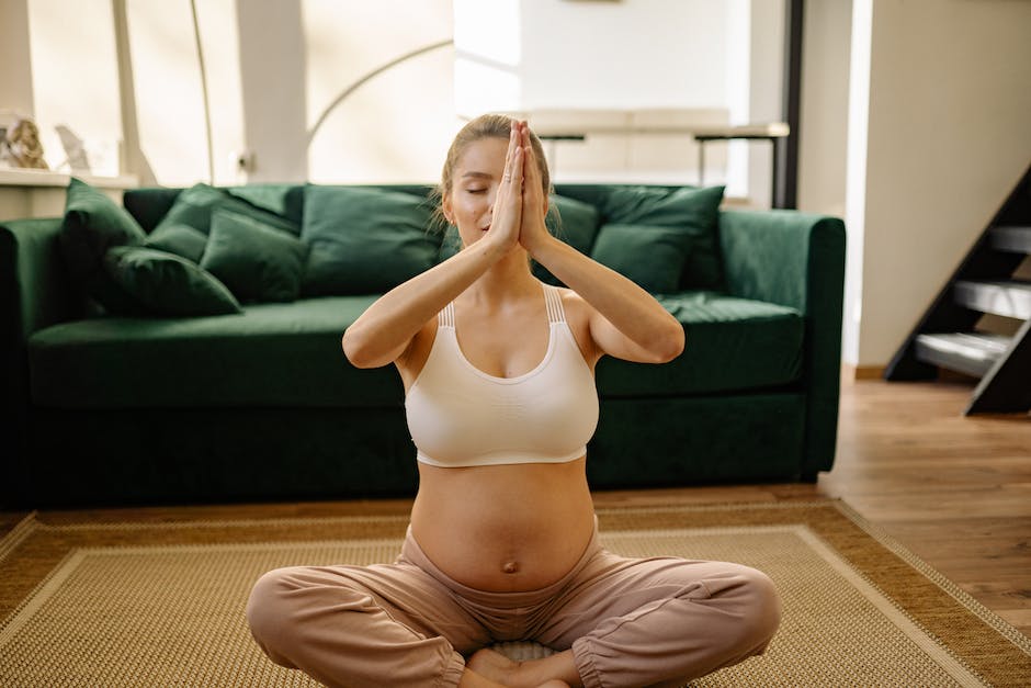 20. Schwangerschaftswoche - Baby im Mutterleib liegend